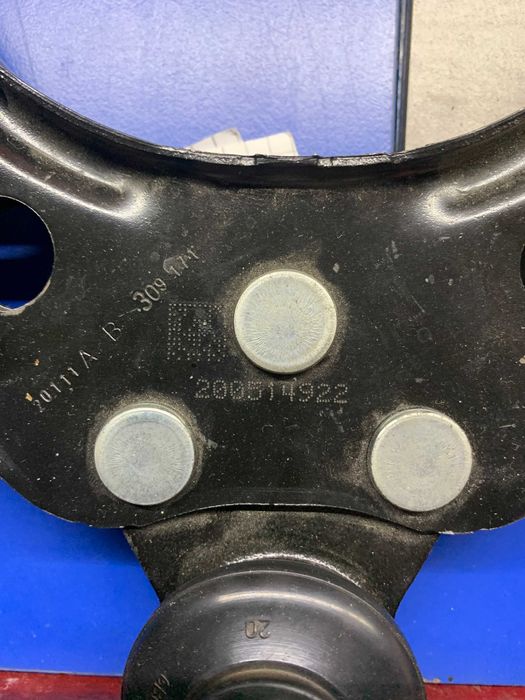 Рычаг передней подвески (подкова) Tesla Model S верхний правый