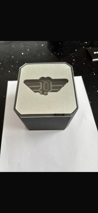 Relogio police dourado e preto
