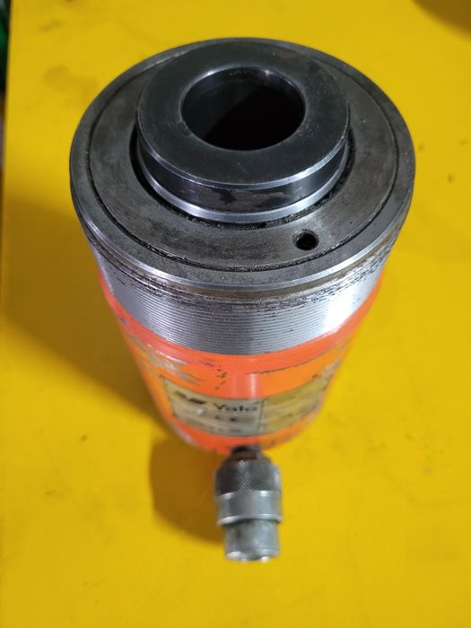 Siłownik hydrauliczny przelotowy Yale 30 ton