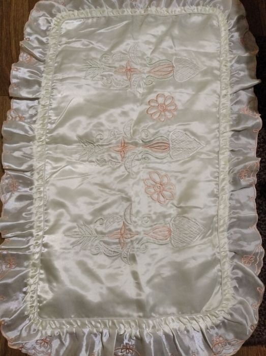 Подарунковий комплект на кровать з вишивкою