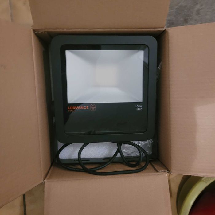 Naświetlacz LEDVANCE Floodlight LED 100W