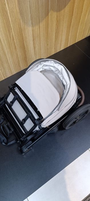 Venicci Claro Vanilla lekki i wygodny wózek wielofunkcyjny