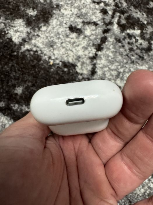 Оригінальний кейс Airpods 4