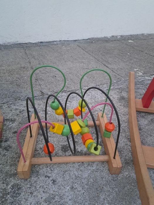 Vários brinquedos ikea de madeira