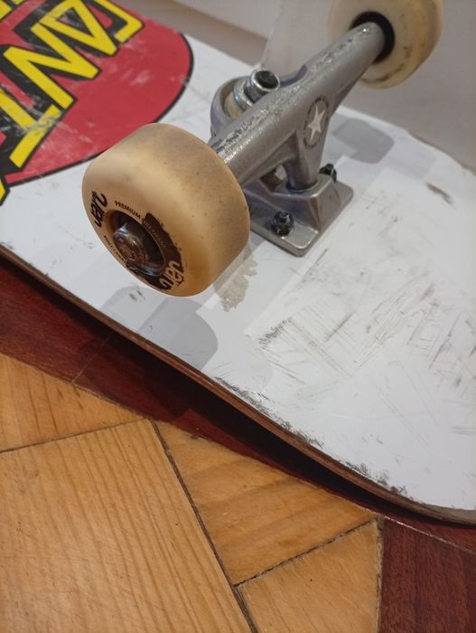 Skate profissional da Santa Cruz