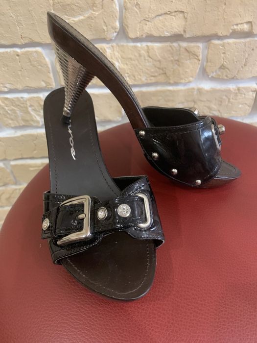 Новые шлепанцы-сабо Monroe, на каблуке