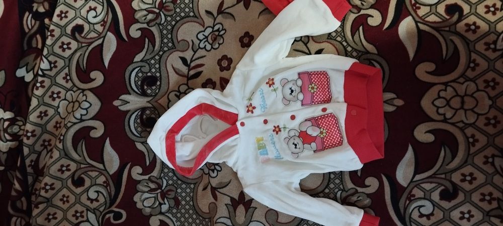 Теплий костюмчик для дівчинки.