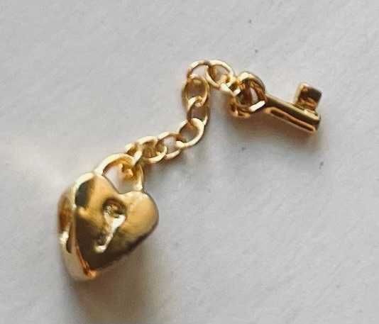 Koralik charms zawieszka Serce z kluczykiem