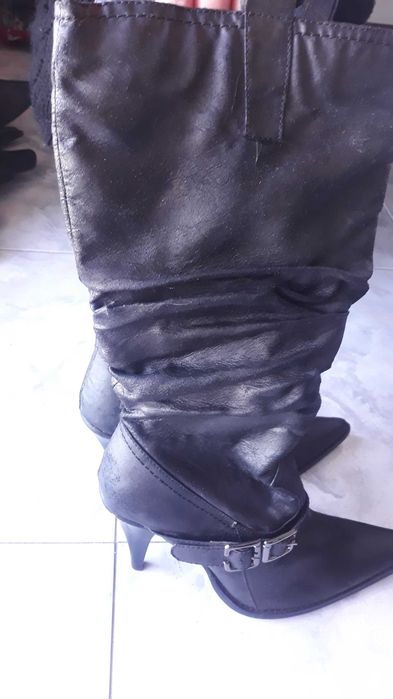 Calçado de mulher em bom estado para desocupar.