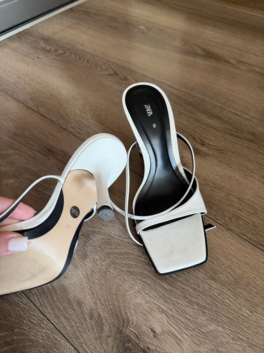 Босоніжки Zara, 22.8 см 35 розмір, каблук 8см, дуже зручні