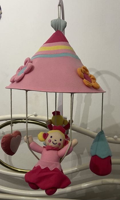 Mobile berço bebé menina