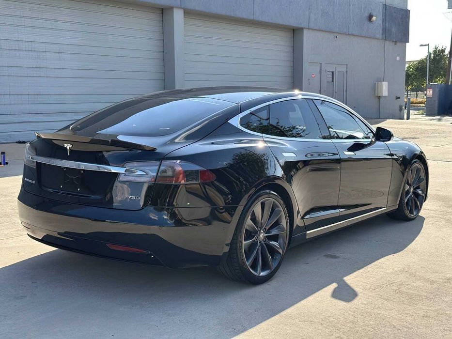 Tesla Model S P100D      2016
