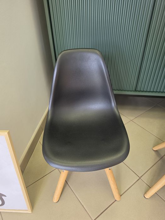 Sprzedam krzesełka do pokoju dziecięcego