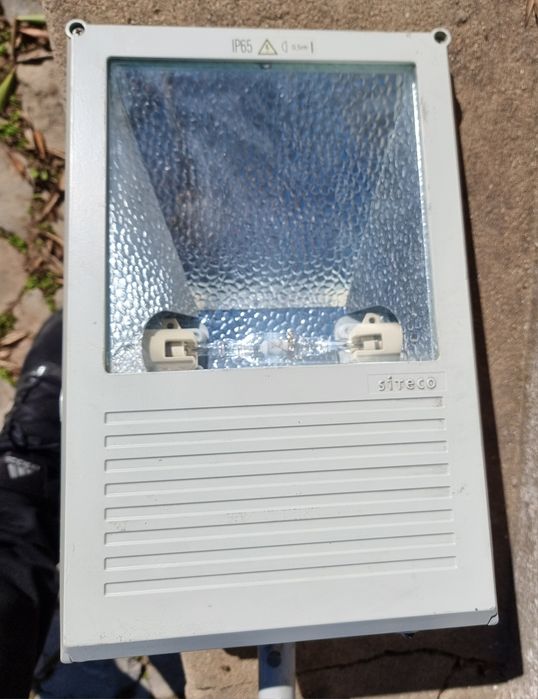 Holofote IP65 (IMPECÁVEL)