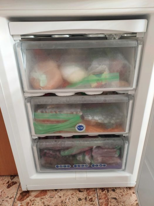 Холодильник  whirlpool б/в