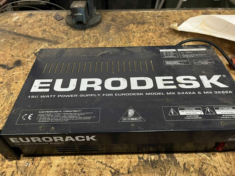 Mesa Behringer Eurodesk MX2442A com fonte de alimentação