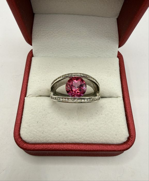 Złoty pierścionek z topazem 2,51ct i diamentami 0,13ct