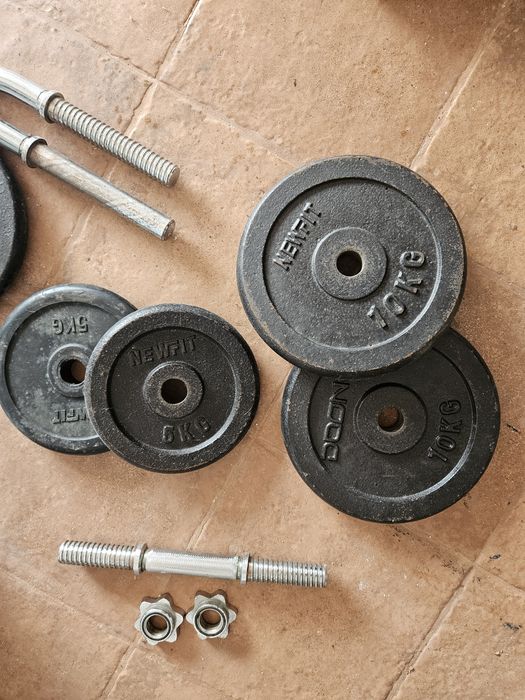 Discos e barras de musculação