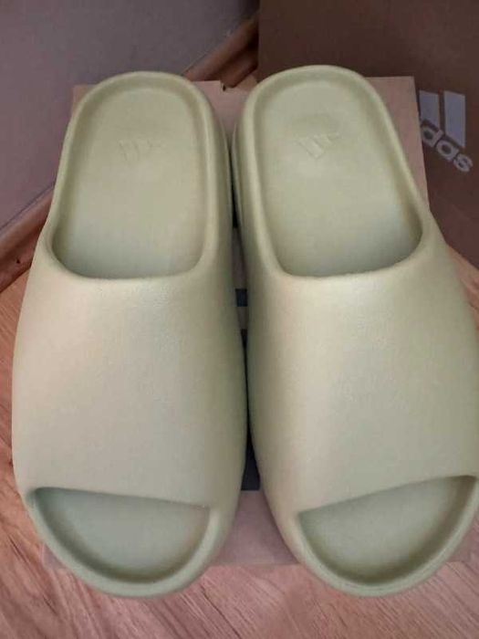 Klapki Adidas Yeezy slide resin 44,5