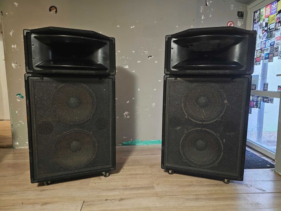 Kolumny nagłośnieniowe Elektro-Voice