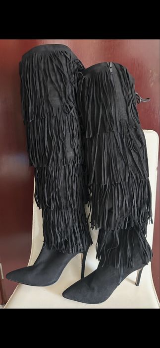 Botas pretas camurça com franjas