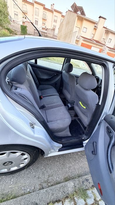 SEAT TOLEDO 1.6 com revisao e documentacao em dia