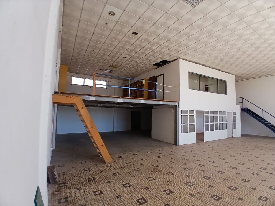 Armazém 350 mt2 junto ao ic2 Coimbra