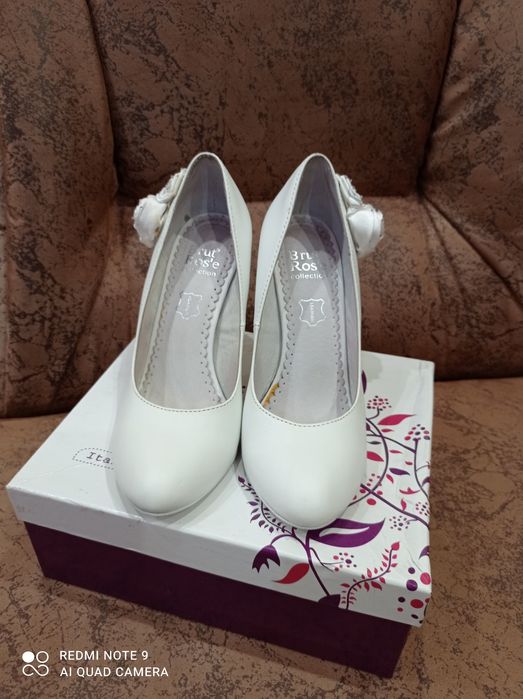Кожаные свадебные туфли.