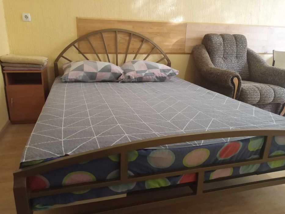 Квартира в центрі подобово 600 грн., погодинно 300. Документи