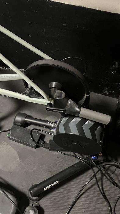WAHOO Kickr Smart Trainer V5 + Wahoo Climb