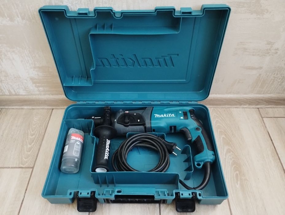 Перфоратор Makita HR2470T