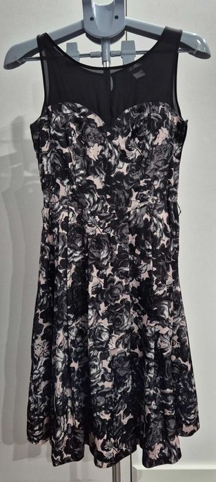 Sukienka w róże H&M