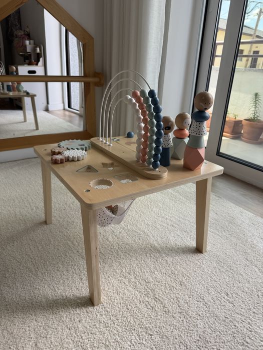 Vende-se mesa de atividades em madeira