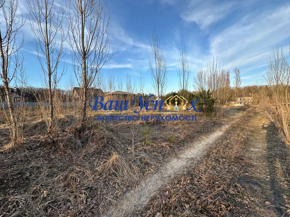 Продажа  участка земли в лесу в городке. село Круглик.