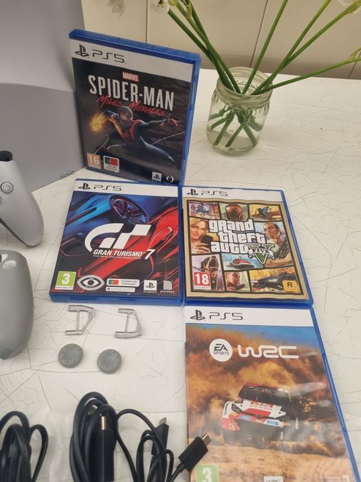 Ps5 pro 2Tb Garantia até 2029 + jogos + extras - Aceito retomas de valor inferior + acerto monetário da parte do comprador  !!