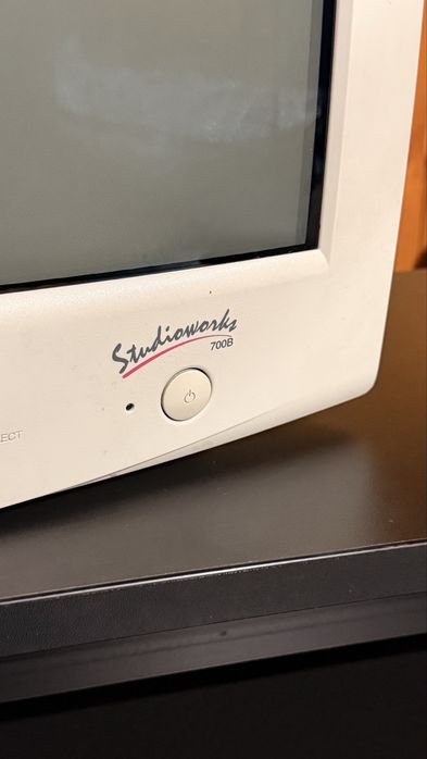 Monitor LG Studioworks 700B 17” CRT kineskopowy do retro gier komputera