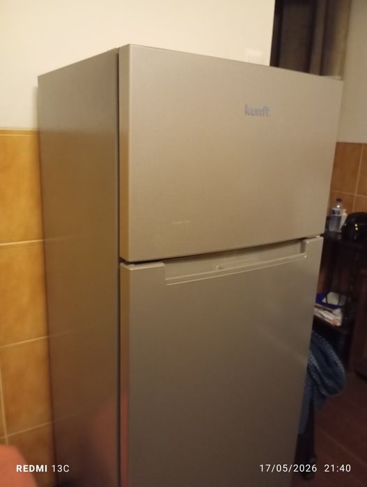 Um frigorífico marca  kunft