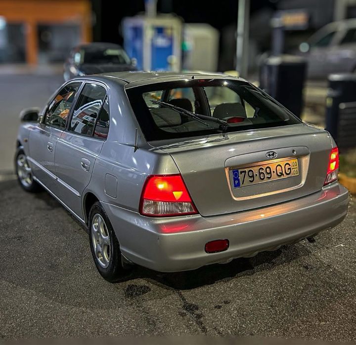 Hyundai Accent — fotografia 2