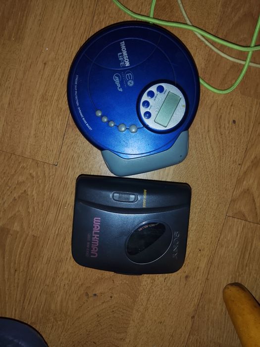 Sprzedam przenośne odtwarzacze Sony Walkman i  Thompson MP3