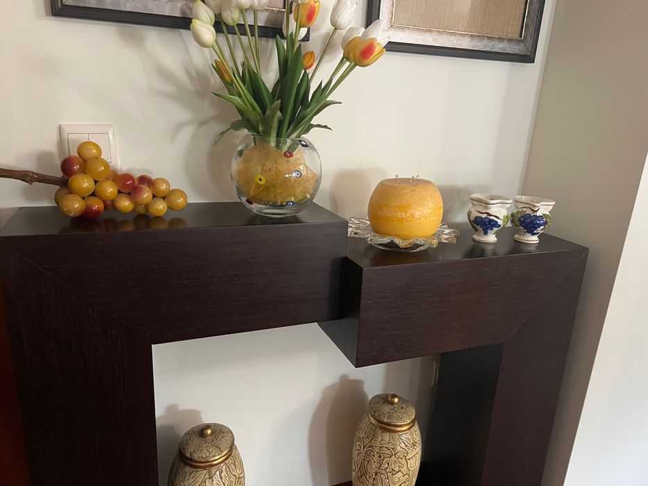 Consola / móvel de entrada castanho escuro com design assimétrico