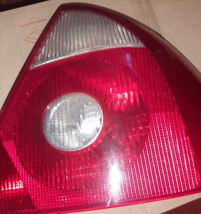 Форд Мондео/ Ford Mondeo , фара- стоп , права