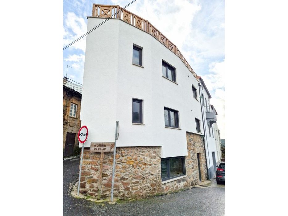 Prédio com 3 Frações na Covilhã — Cortes do Meio, Castelo Branco