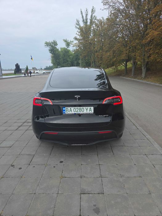 Tesla Model Y 2024 VIN 7SAYGAEE8RF184937 фото оголошення 6 з 20