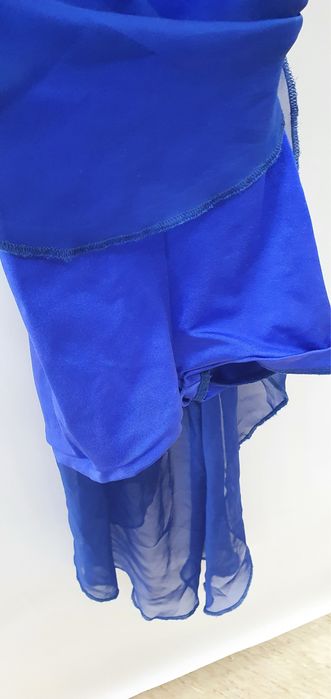 Плаття для танців, є синій та червоний колір