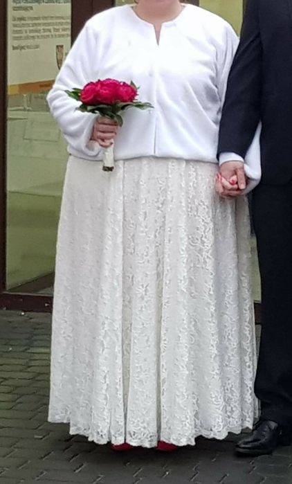 Koronkowa suknia ślubna 56