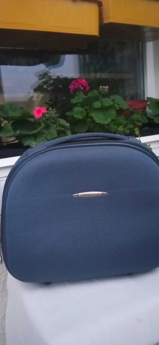 Сумка на ручку валізи