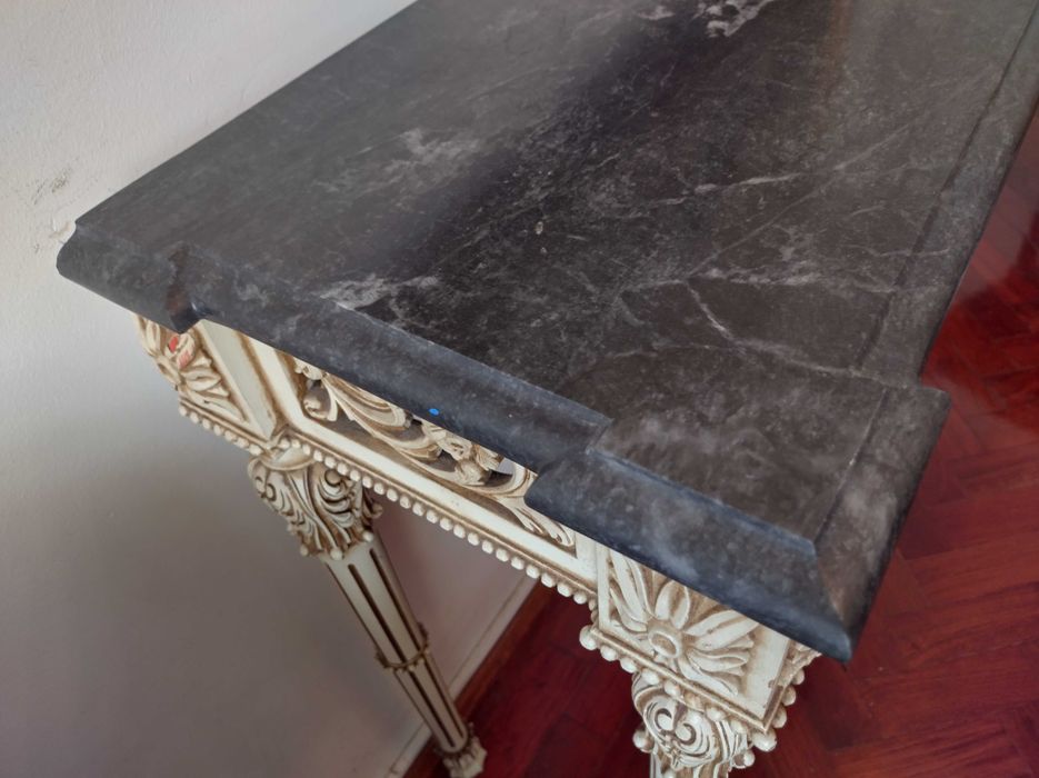Mesa credência com tampo em mármore