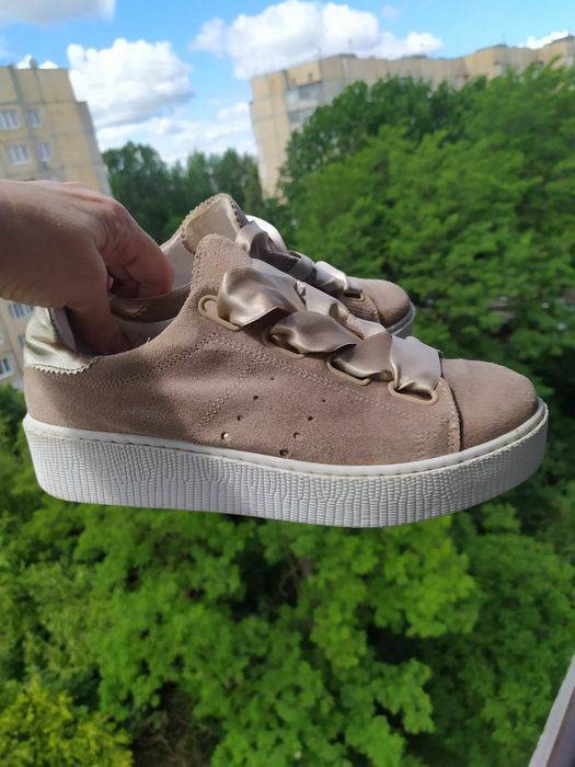 Стильні замшеві жіночі кросівки бренду TANG