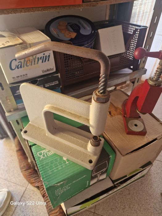 Maquina de pregar molas e maqu de forrar botões