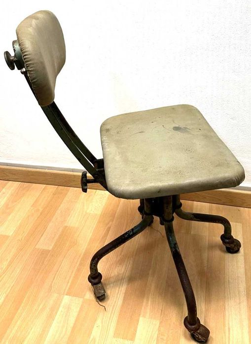 Cadeira de oficios antiga, operacional